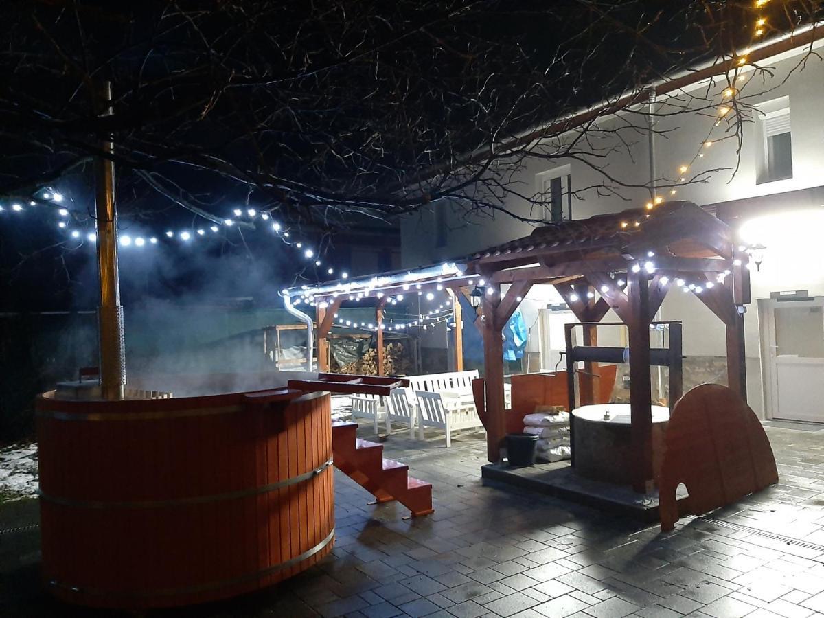 E-Tekergok Haza Hotel Bukkzserc Buitenkant foto
