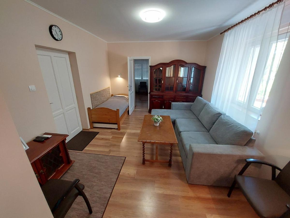 E-Tekergok Haza Hotel Bukkzserc Buitenkant foto